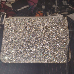 W21. glitter wristlet